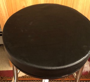 lot 135 image: Torin Big Red Jacks Swivel Stool