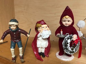 lot 195 image: Lot of Christmas Ornaments and Decor