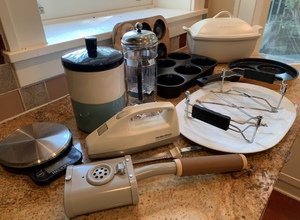 lot 68 image: Assorted Kitchen Lot