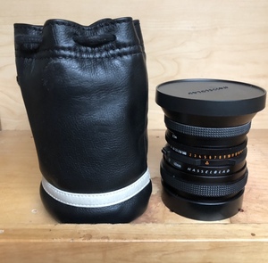 lot 128 image: Hasselblad 40mm Lens