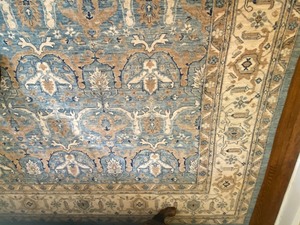 lot 5 image: Beautiful Wool Accent Rug- Pakistan