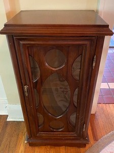 lot 22 image: Petite Decorative Cabinet