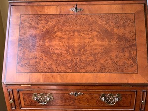 lot 7 image: Gorgeous Secretary Desk