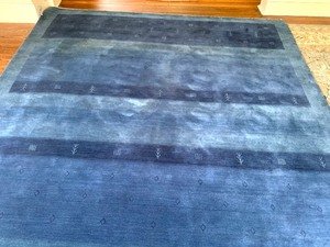 lot 67 image: Wool Hand Loomed Rug from India