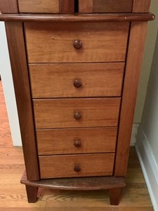 lot 279 image: Jewelry Cabinet