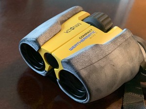 lot 319 image: Minolta Compact Weathermatic Binoculars