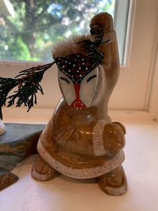 lot 84 image: Two Inuit Carvings