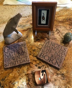 lot 81 image: Lot of Pictures, Figurines, Coasters and More