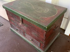 lot 101 image: Decorative Wood Trunk