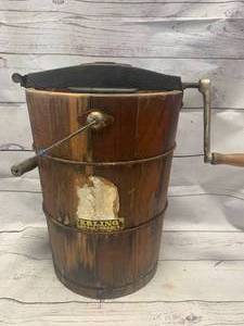 lot 9 image: Sterling Ice Cream Maker Freezer 14 Tall