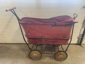 lot 39 image: Antique Baby Buggy Carriage Stroller 34 Tall (early 1900s)