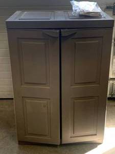 lot 41 image: Contico Cabinet 17 12 X 25 12 x 36