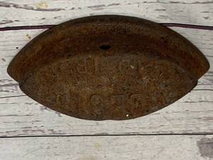 lot 54 image: Antique Best Sad Flat Iron