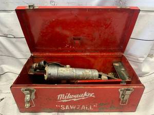 lot 62 image: Metal Box with Hand Tools