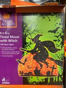 lot 87 image: 4 x 6 Halloween Decorations