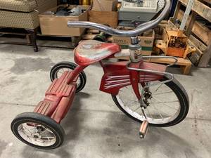 lot 107 image: Antique Murray Tricycle