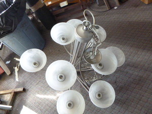 lot 18 image: Quoizel Lighting Chandelier