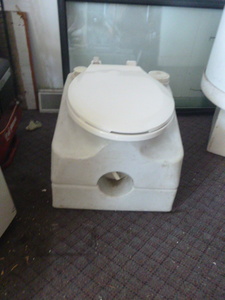 lot 8 image: Portable Potty