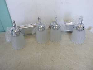 lot 15 image: Set of 2 Light Wall Sconces