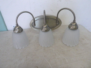 lot 16 image: 3 Light Wall Sconce