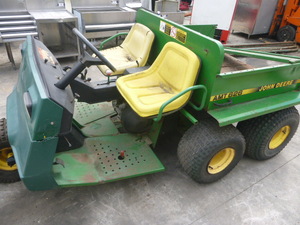 lot 1 image: John Deere AMT 626 5 Wheel Utility Dump Truck