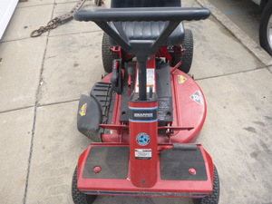lot 2 image: Snapper SR 1433 Riding Lawn Mower