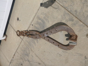 lot 19 image: Utility Clasp