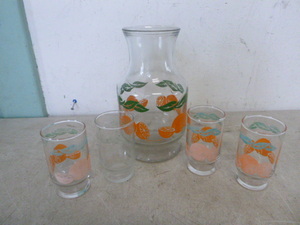 lot 47 image: Anchor Hocking Juice Set