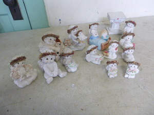 lot 50 image: Dreamsicles Figurines