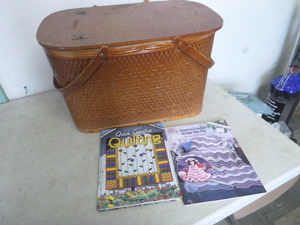 lot 55 image: Hawkeye Picnic Basket