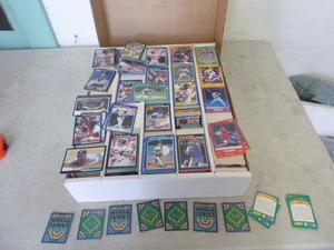 lot 65 image: Box of Baseball Cards