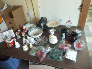 lot 80 image: Christmas Dcor