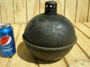 lot 9 image: Antique Dietz Highway Torch