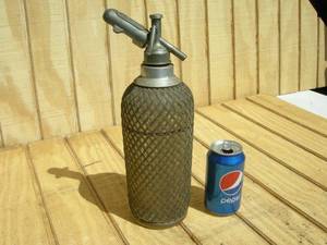 lot 18 image: Vintage Sparklet Seltzer Bottle