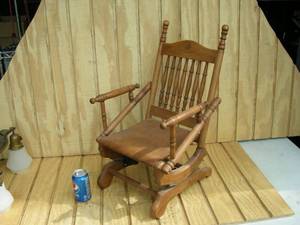 lot 35 image: Vintage-Look Childs Rocker