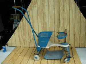 lot 36 image: Classic Vintage Childs Stroller