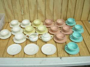 lot 42 image: Vintage Franciscan Ware - California