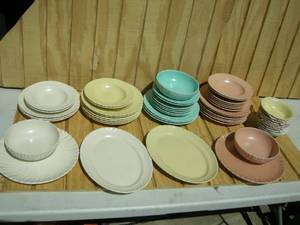 lot 45 image: Vintage Franciscan Ware - California