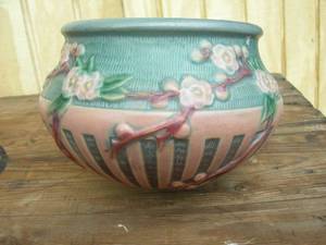 lot 52 image: Antique Roseville Pottery Hanging Basket - Cherry Blossom