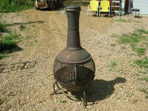 lot 67 image: Cast Iron Patio Stove