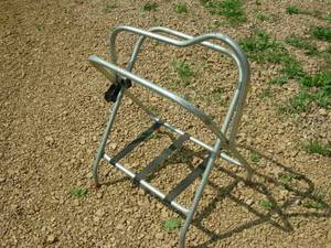 lot 76 image: Folding Metal Saddle Stand