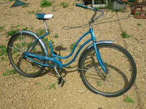 lot 77 image: Vintage Schwinn Hollywood Womens Bicycle