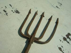 lot 80 image: Vintage Fish Spear