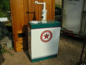 lot 2 image: Antique Bennett Highboy Lube Oil Pump - Texaco - Restored