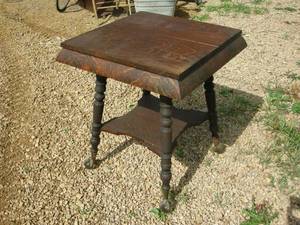lot 91 image: Antique Claw-Ballfoot Table