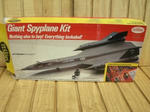 lot 101 image: Vintage Testors Giant Spyplane Kit