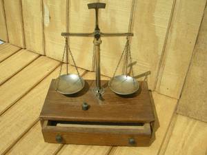 lot 116 image: Antique Portable Scale