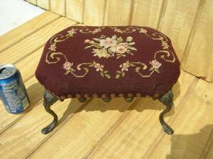 lot 118 image: Antique Small Stool
