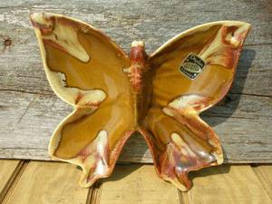 lot 130 image: Vintage Dryden Pottery Butterfly DishHanger