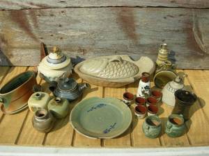 lot 131 image: Group Earthenwear, Pottery, Studio Pottery